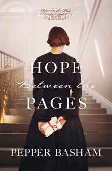 Hope Between the Pages (Doors to the Past) 9781643528267