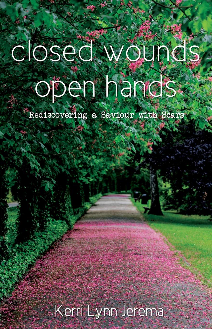 Closed Wounds Open Hands: Rediscovering a Saviour with Scars 9781486619603