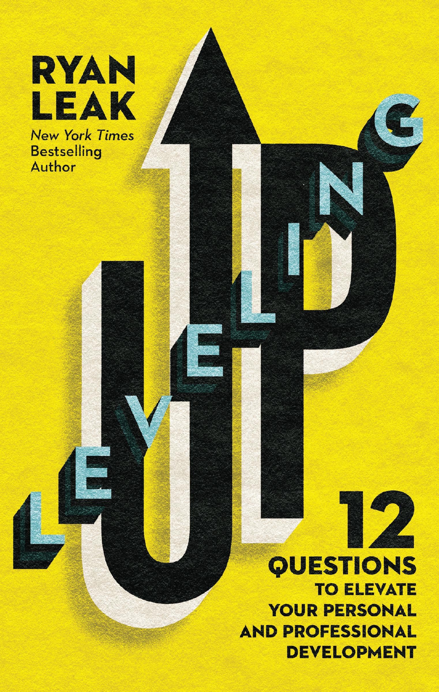 Leveling Up: 12 Questions to Elevate Your Personal and Professional Development 9780785240990